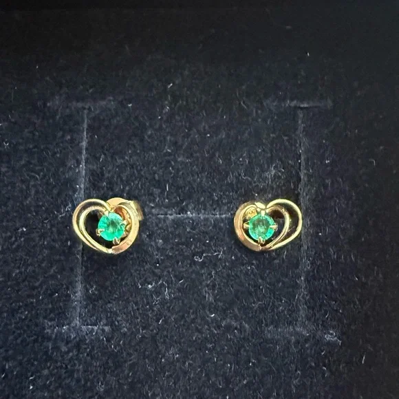 18K Yellow Gold Emerald Heart Earrings